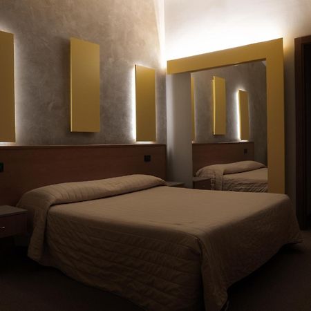 Dealuna Motel フィデンツァ エクステリア 写真