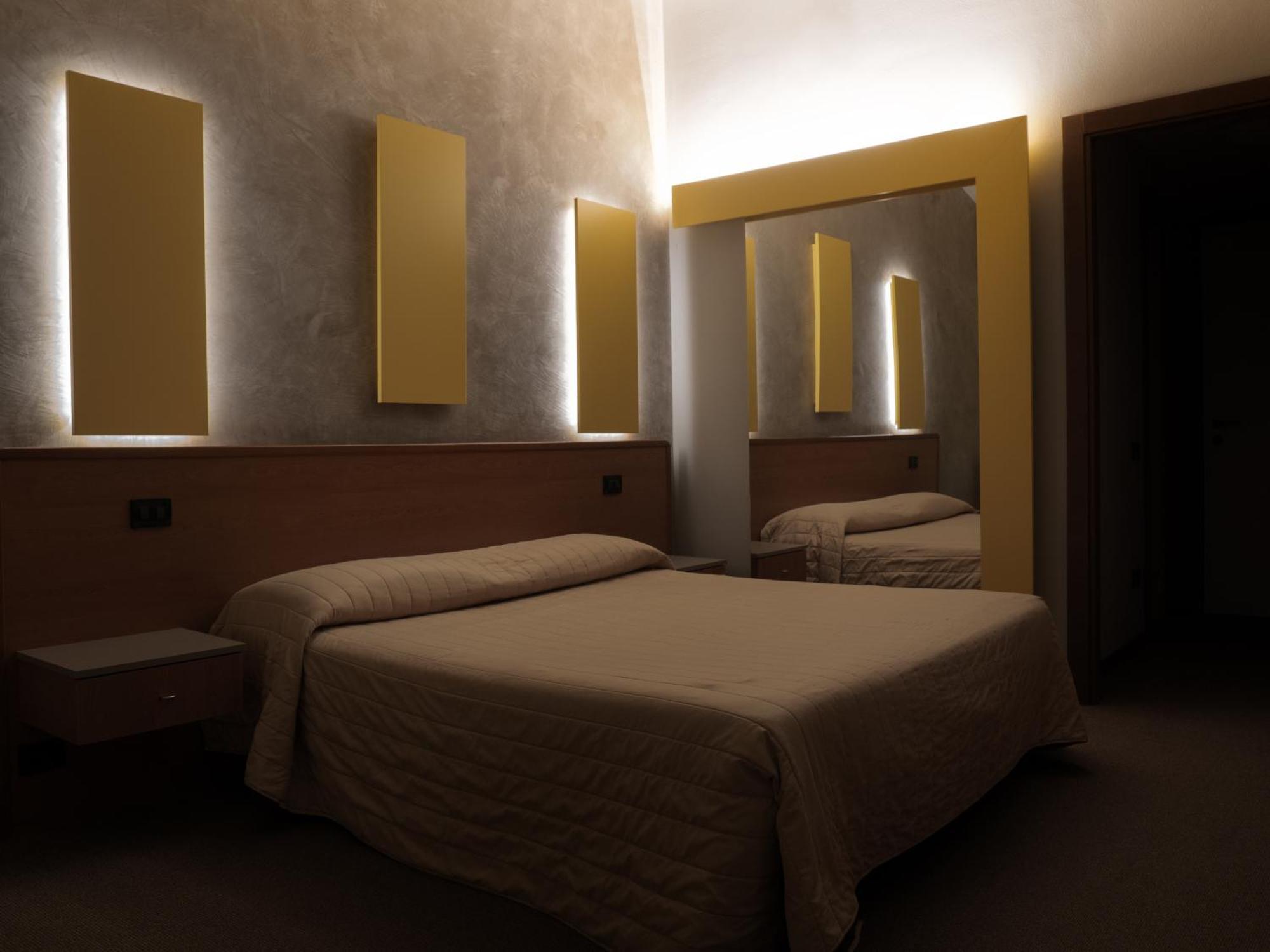 Dealuna Motel フィデンツァ エクステリア 写真